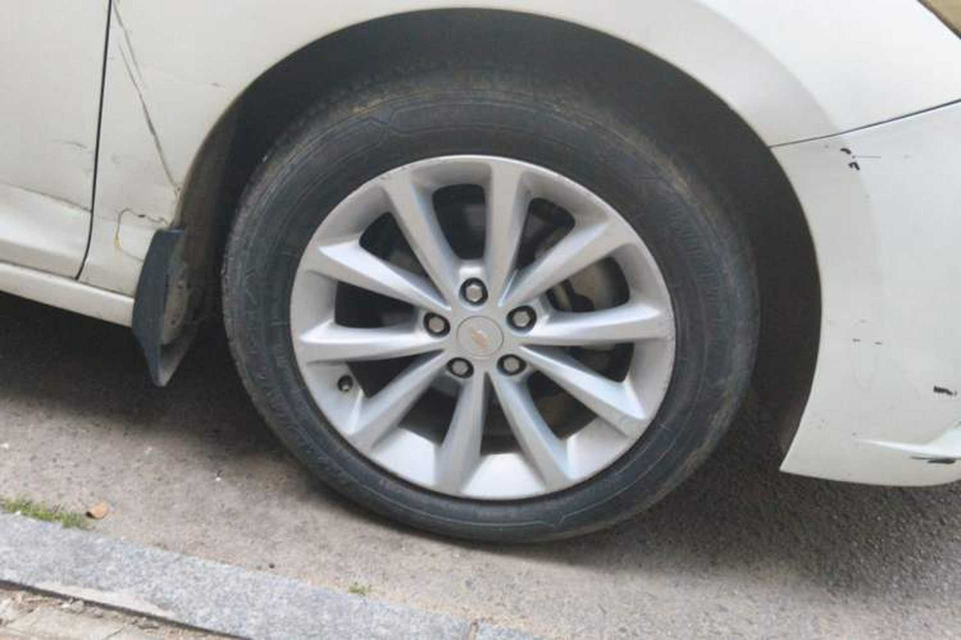 Used Chevrolet Cruze 2017 1.5L Automatic Pioneer Sunroof Edition Right Front Wheel Hub