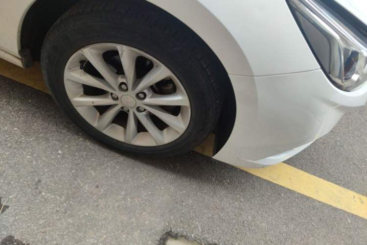 Used Chevrolet Cruze 2017 1.5L Manual Pioneer Edition Right Front Wheel Hub