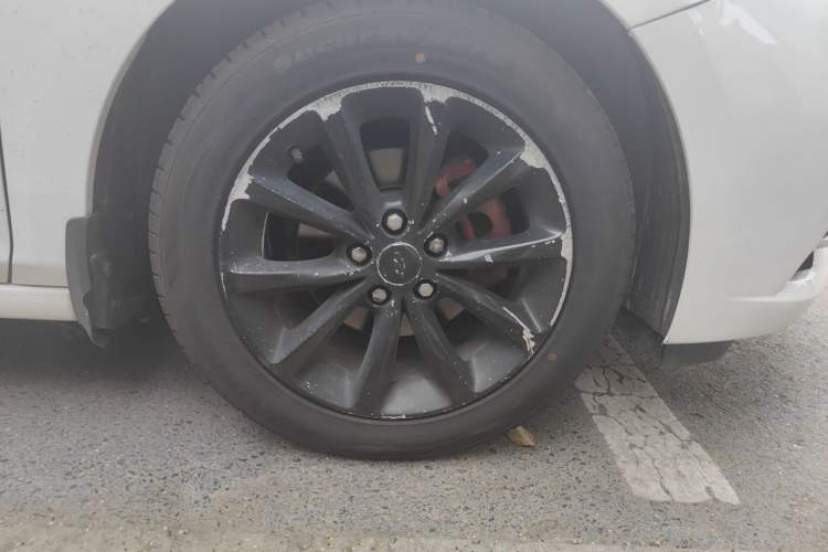 Used Chevrolet Cruze 2017 1.5L Automatic Pioneer Sunroof Edition Right Front Wheel Hub