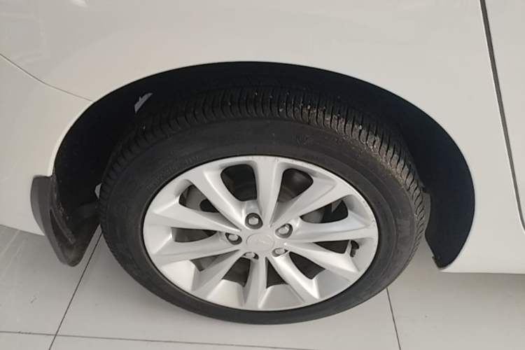 Used Chevrolet Cruze 2017 1.5L Automatic Pioneer Sunroof Edition Right Rear Wheel Hub
