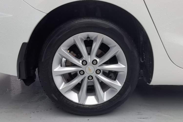 Used Chevrolet Cruze 2017 1.5L Automatic Pioneer Sunroof Edition Right Rear Wheel Hub