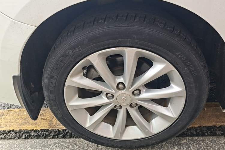Used Chevrolet Cruze 2017 1.5L Automatic Pioneer Sunroof Edition Right Rear Wheel Hub