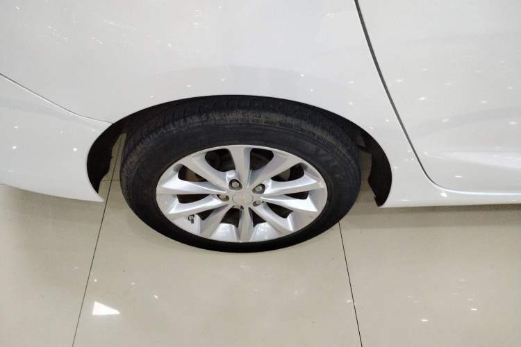 Used Chevrolet Cruze 2017 1.5L Automatic Pioneer Sunroof Edition Right Rear Wheel Hub