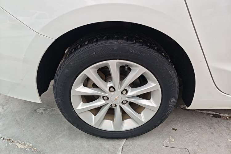 Used Chevrolet Cruze 2017 1.5L Automatic Pioneer Sunroof Edition Right Rear Wheel Hub