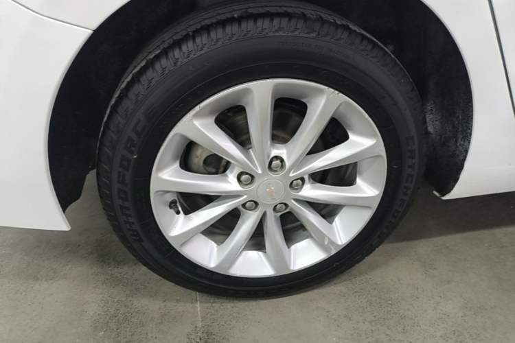 Used Chevrolet Cruze 2017 1.5L Automatic Pioneer Sunroof Edition Right Rear Wheel Hub