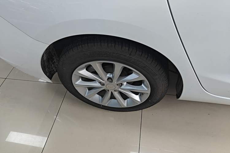 Used Chevrolet Cruze 2017 1.5L Automatic Pioneer Sunroof Edition Right Rear Wheel Hub