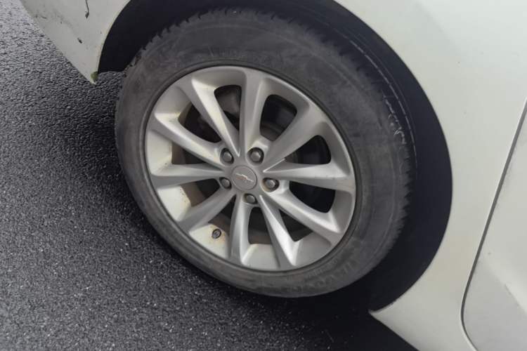 Used Chevrolet Cruze 2017 1.5L Automatic Pioneer Sunroof Edition Right Rear Wheel Hub