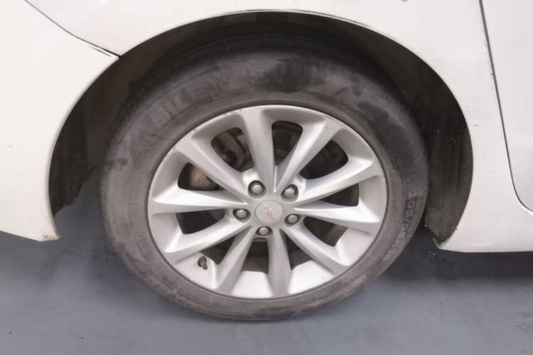 Used Chevrolet Cruze 2017 1.5L Automatic Pioneer Sunroof Edition Right Rear Wheel Hub