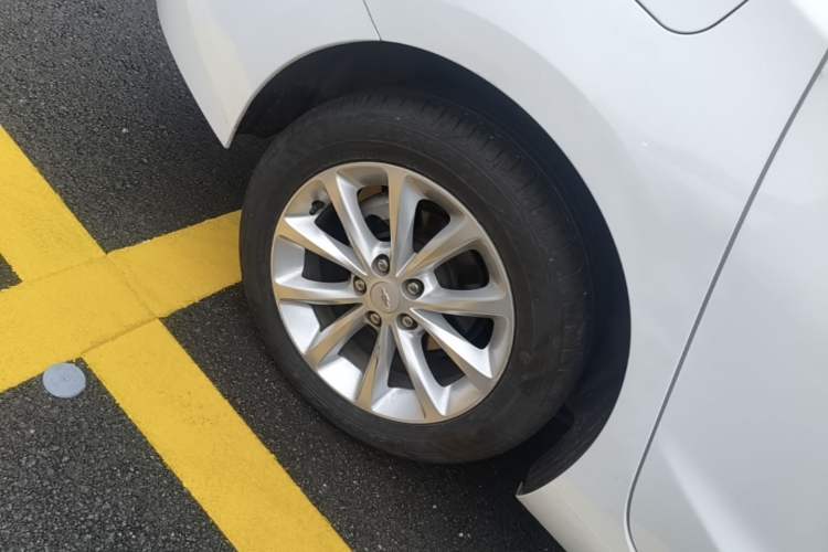 Used Chevrolet Cruze 2017 1.5L Automatic Pioneer Sunroof Edition Right Rear Wheel Hub