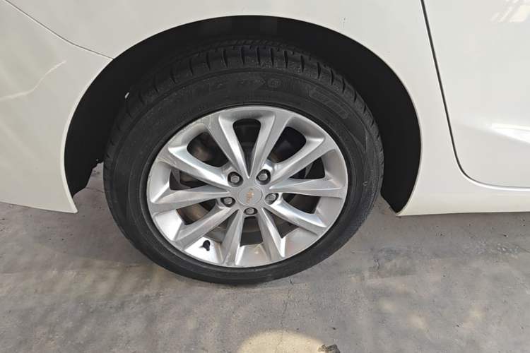 Used Chevrolet Cruze 2017 1.5L Automatic Pioneer Sunroof Edition Right Rear Wheel Hub