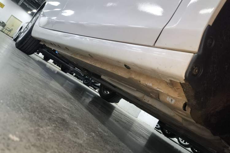 Used Chevrolet Cruze 2017 1.5L Automatic Pioneer Sunroof Edition Right Side Sill