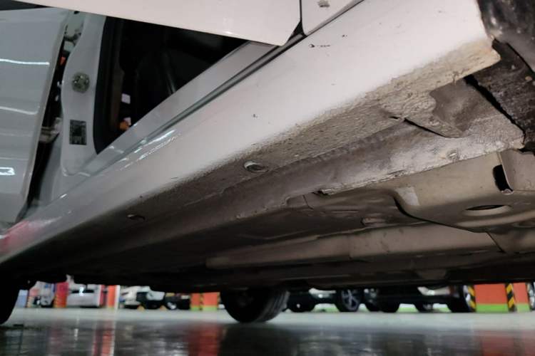 Used Chevrolet Cruze 2017 1.5L Automatic Pioneer Sunroof Edition Right Side Sill