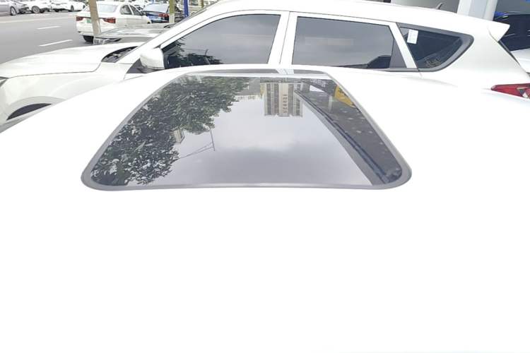 Used Chevrolet Cruze 2017 1.5L Automatic Pioneer Sunroof Edition Roof