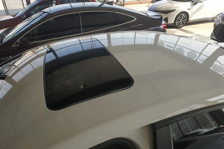 Used Chevrolet Cruze 2017 1.5L Automatic Pioneer Sunroof Edition Roof