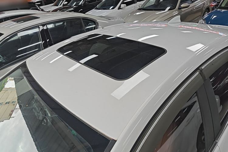 Used Chevrolet Cruze 2017 1.5L Automatic Pioneer Sunroof Edition Roof
