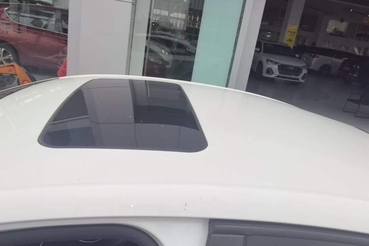 Used Chevrolet Cruze 2017 1.5L Automatic Pioneer Sunroof Edition Roof