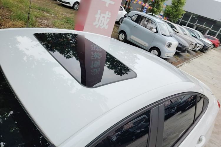 Used Chevrolet Cruze 2017 1.5L Automatic Pioneer Sunroof Edition Roof