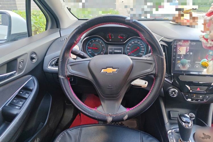 Used Chevrolet Cruze 2017 1.5L Automatic Pioneer Sunroof Edition Steering Wheel