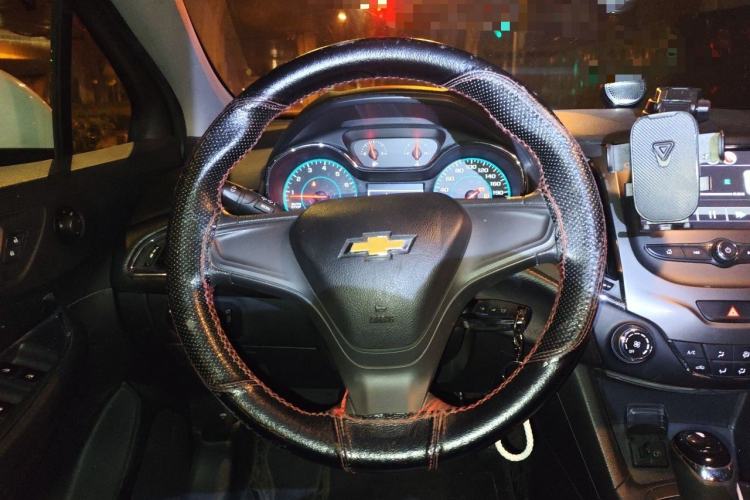 Used Chevrolet Cruze 2017 1.5L Automatic Pioneer Sunroof Edition Steering Wheel