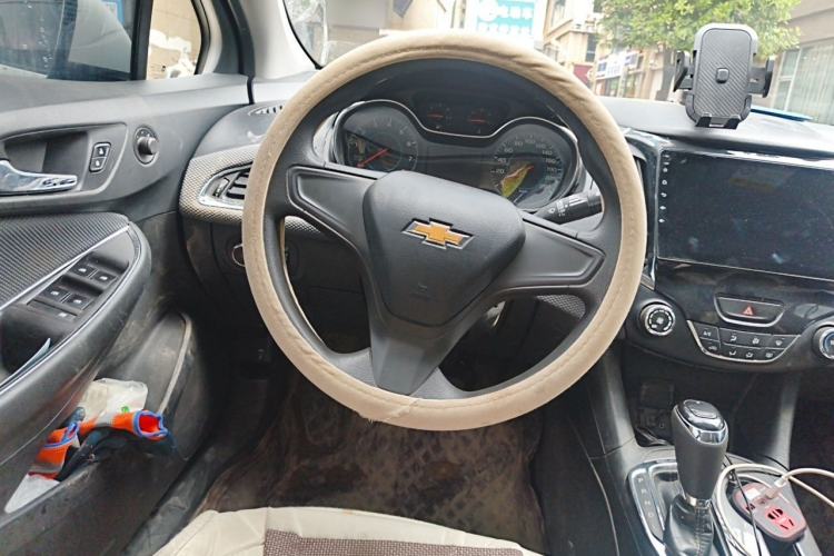 Used Chevrolet Cruze 2017 1.5L Automatic Pioneer Sunroof Edition Steering Wheel