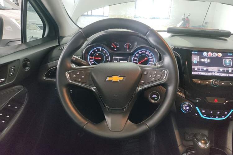 Used Chevrolet Cruze 2017 1.4T Dual-Clutch Lingfeng Edition Steering Wheel