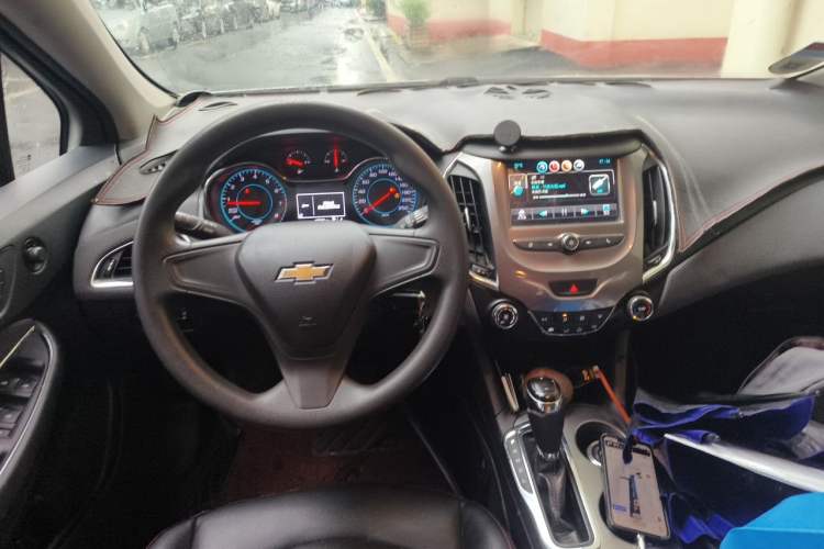 Used Chevrolet Cruze 2017 1.5L Automatic Pioneer Sunroof Edition Steering Wheel