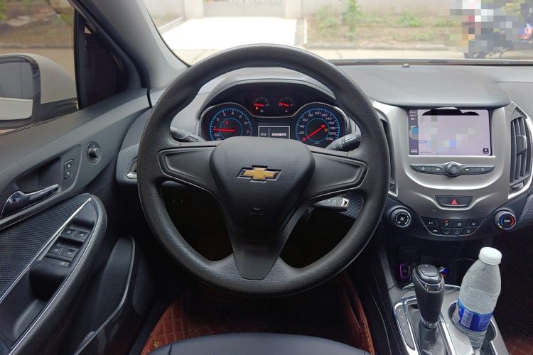 Used Chevrolet Cruze 2017 1.5L Automatic Pioneer Sunroof Edition Steering Wheel
