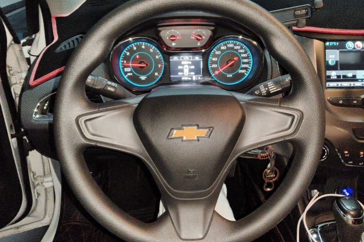 Used Chevrolet Cruze 2017 1.5L Automatic Pioneer Sunroof Edition Steering Wheel