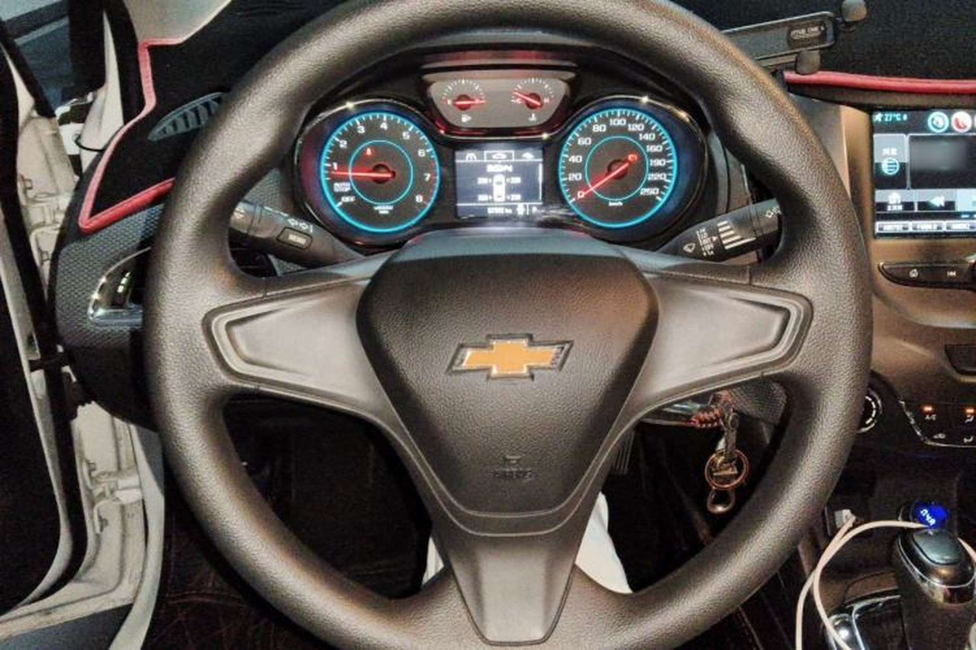 Used Chevrolet Cruze 2017 1.5L Automatic Pioneer Sunroof Edition Steering Wheel