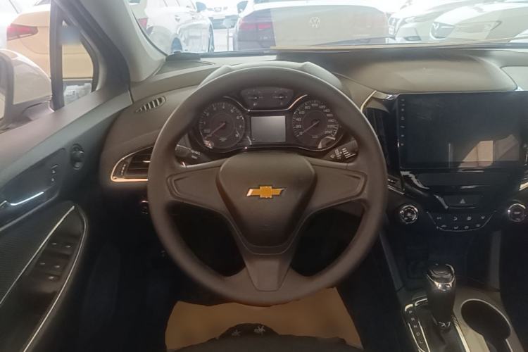 Used Chevrolet Cruze 2017 1.5L Automatic Pioneer Sunroof Edition Steering Wheel