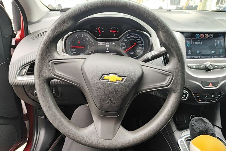 Used Chevrolet Cruze 2017 1.5L Automatic Pioneer Sunroof Edition Steering Wheel