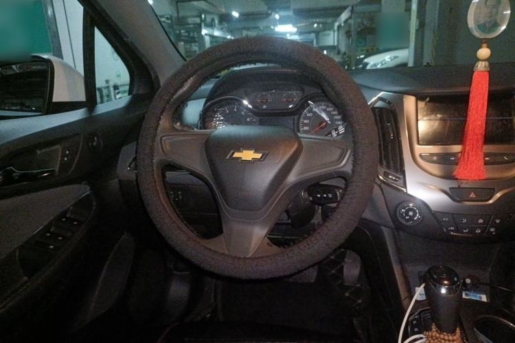 Used Chevrolet Cruze 2017 1.5L Automatic Pioneer Sunroof Edition Steering Wheel