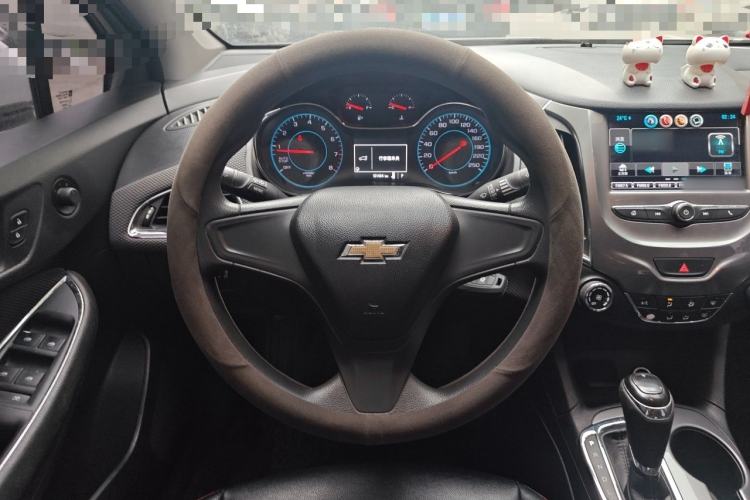 Used Chevrolet Cruze 2017 1.5L Automatic Pioneer Sunroof Edition Steering Wheel