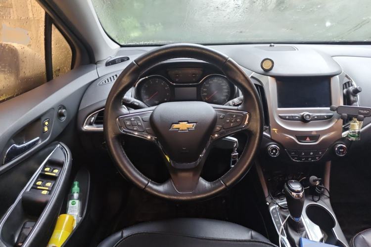 Used Chevrolet Cruze 2017 1.5L Automatic Pioneer Sunroof Edition Steering Wheel