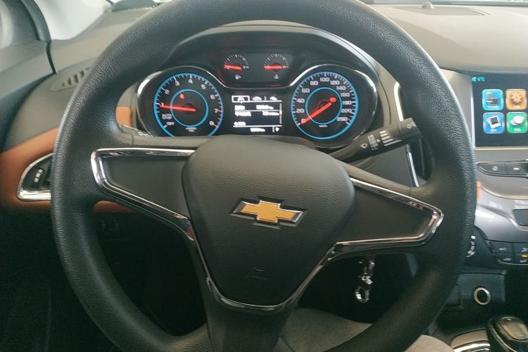 Used Chevrolet Cruze 2017 1.5L Automatic Pioneer Sunroof Edition Steering Wheel