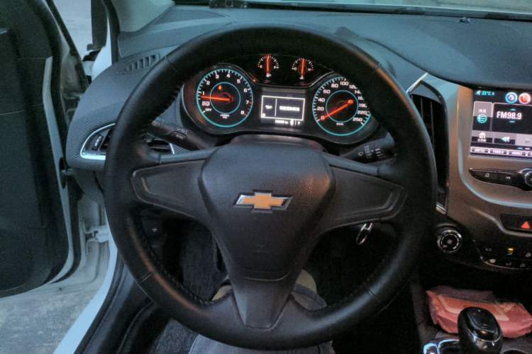 Used Chevrolet Cruze 2017 1.4T Dual-Clutch Pioneer Sunroof Edition Steering Wheel