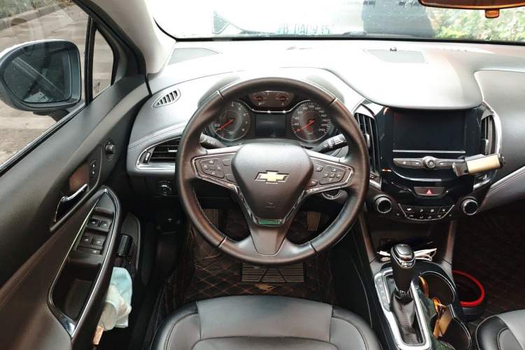 Used Chevrolet Cruze 2017 1.4T Dual-Clutch Lingfeng Edition Steering Wheel