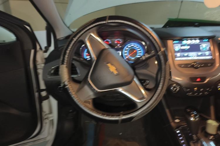 Used Chevrolet Cruze 2017 1.5L Automatic Pioneer Sunroof Edition Steering Wheel