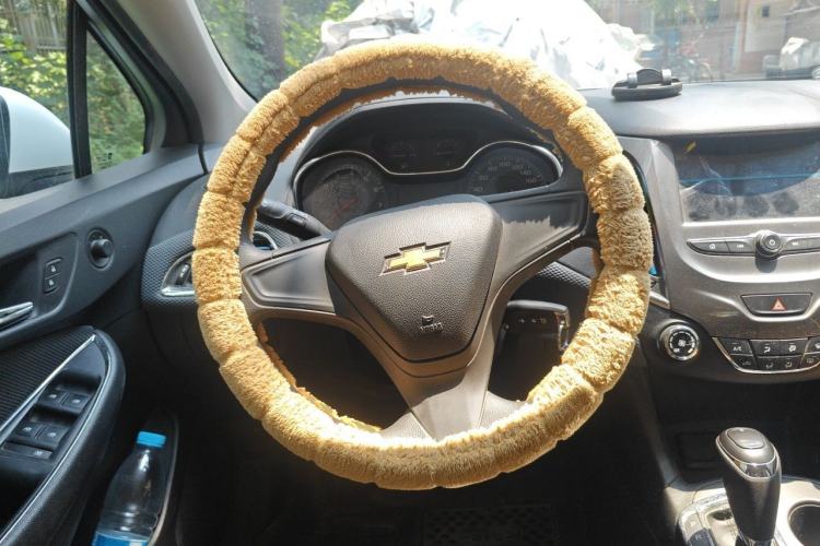 Used Chevrolet Cruze 2017 1.5L Automatic Pioneer Sunroof Edition Steering Wheel