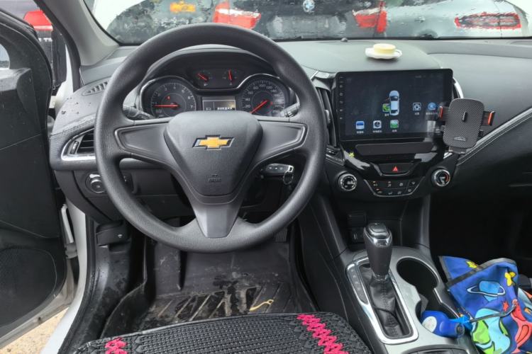 Used Chevrolet Cruze 2017 1.5L Automatic Pioneer Sunroof Edition Steering Wheel