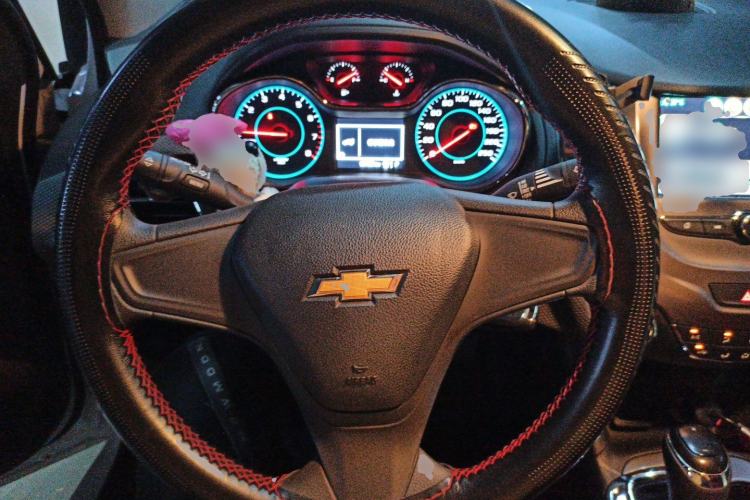 Used Chevrolet Cruze 2017 1.5L Automatic Pioneer Sunroof Edition Steering Wheel