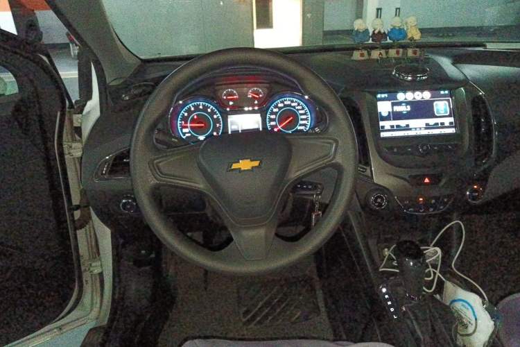 Used Chevrolet Cruze 2017 1.5L Automatic Pioneer Sunroof Edition Steering Wheel