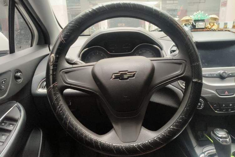Used Chevrolet Cruze 2017 1.5L Hatchback Automatic Pioneer Sunroof Edition Steering Wheel