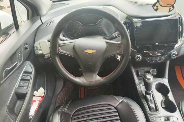 Used Chevrolet Cruze 2017 1.5L Automatic Pioneer Sunroof Edition Steering Wheel