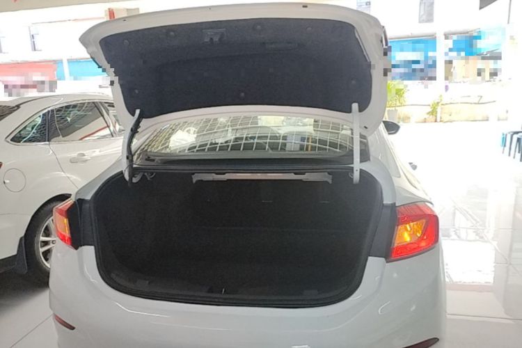Used Chevrolet Cruze 2017 1.5L Automatic Pioneer Sunroof Edition Trunk