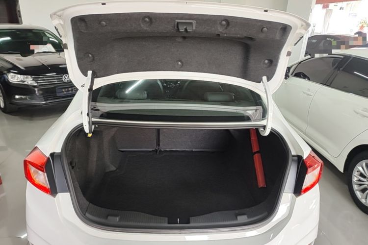 Used Chevrolet Cruze 2017 1.5L Automatic Xuanfeng Edition Trunk