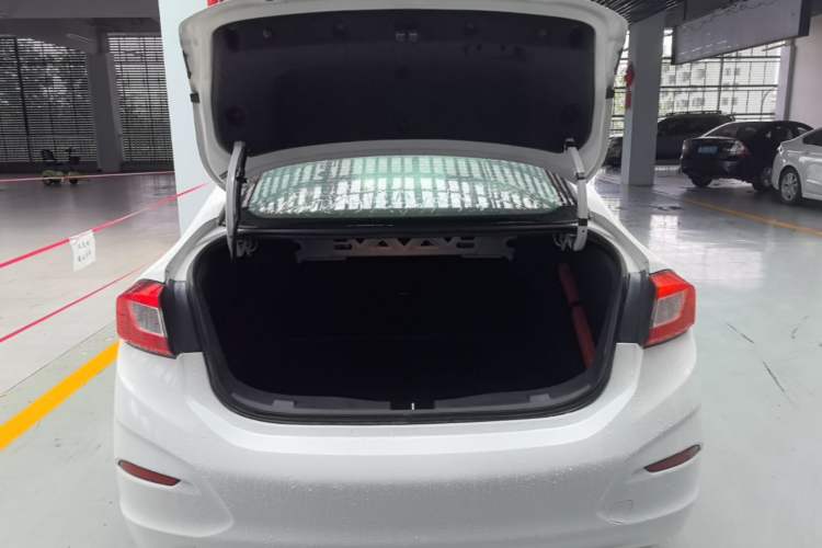 Used Chevrolet Cruze 2017 1.5L Automatic Pioneer Sunroof Edition Trunk