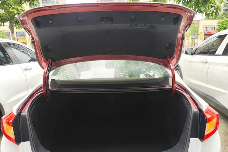 Used Chevrolet Cruze 2017 1.5L Automatic Pioneer Sunroof Edition Trunk