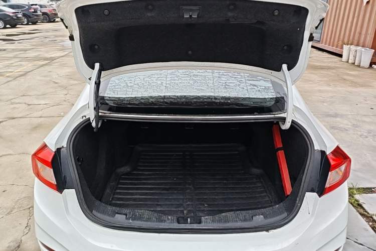 Used Chevrolet Cruze 2017 1.5L Automatic Pioneer Sunroof Edition Trunk