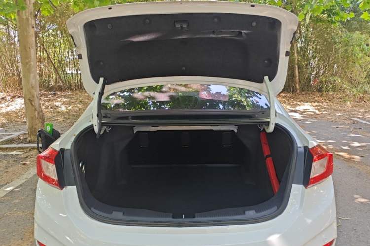 Used Chevrolet Cruze 2017 1.5L Automatic Pioneer Sunroof Edition Trunk